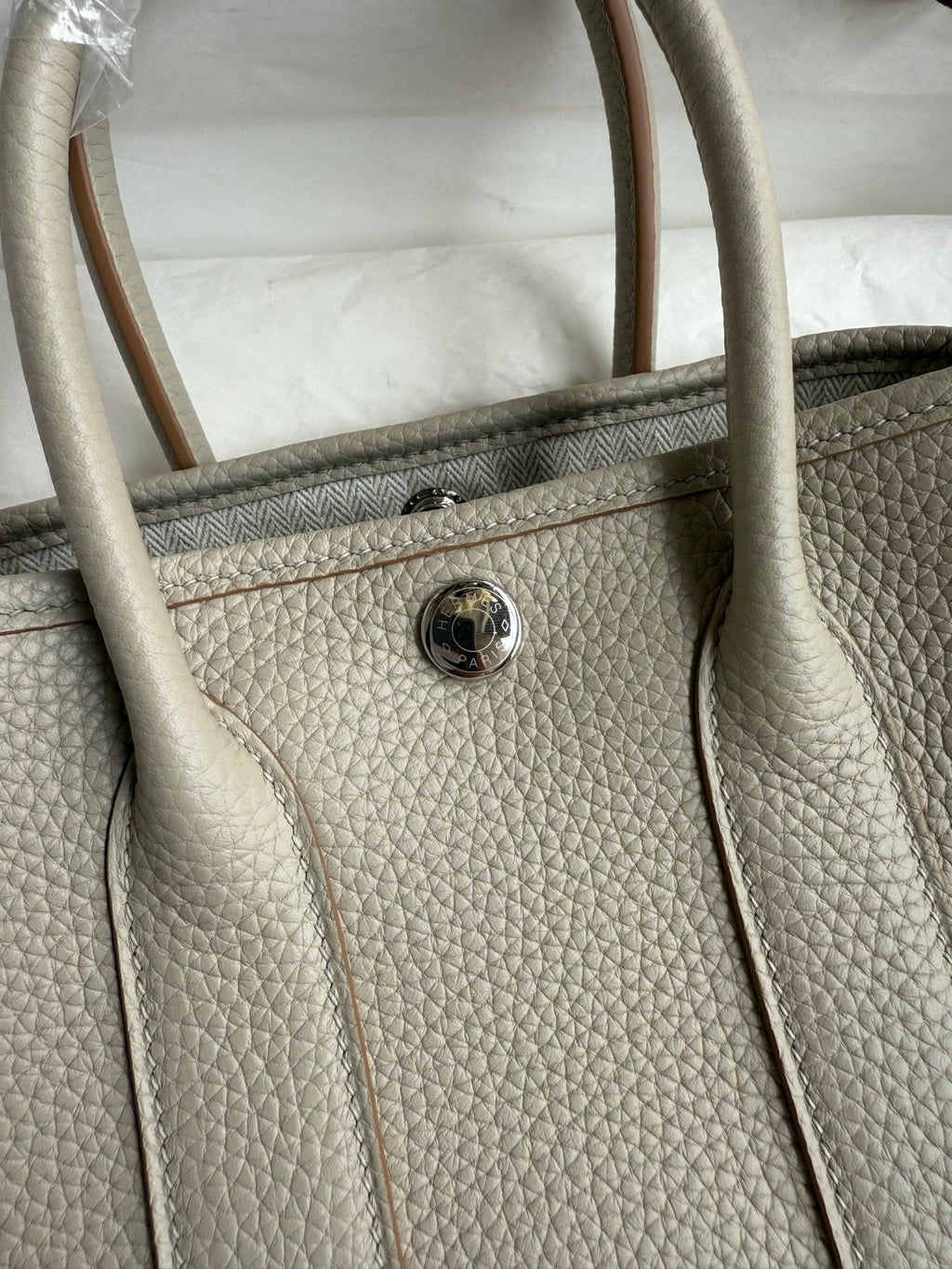 HM 25S GARDEN PARTY 23 CM IN LIGHT BEIGE GRAY TOGO