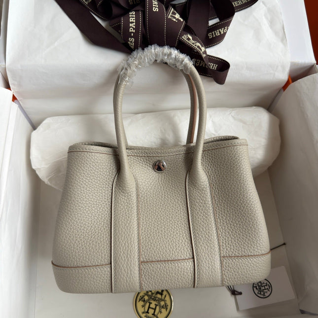 HM 25S GARDEN PARTY 23 CM IN LIGHT BEIGE GRAY TOGO