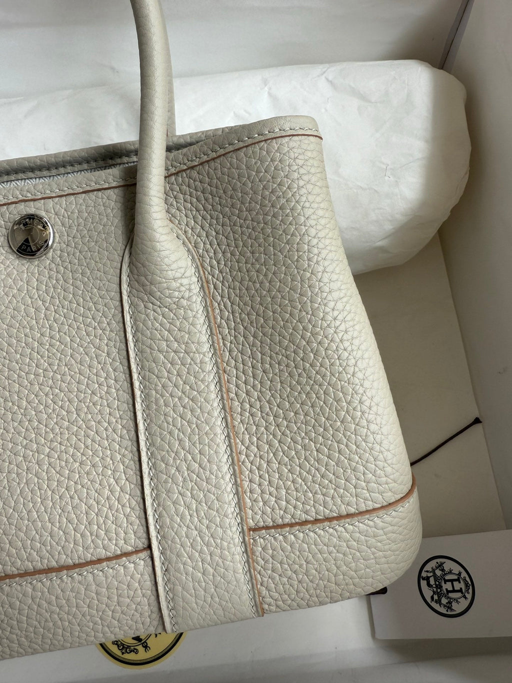 HM 25S GARDEN PARTY 23 CM IN LIGHT BEIGE GRAY TOGO