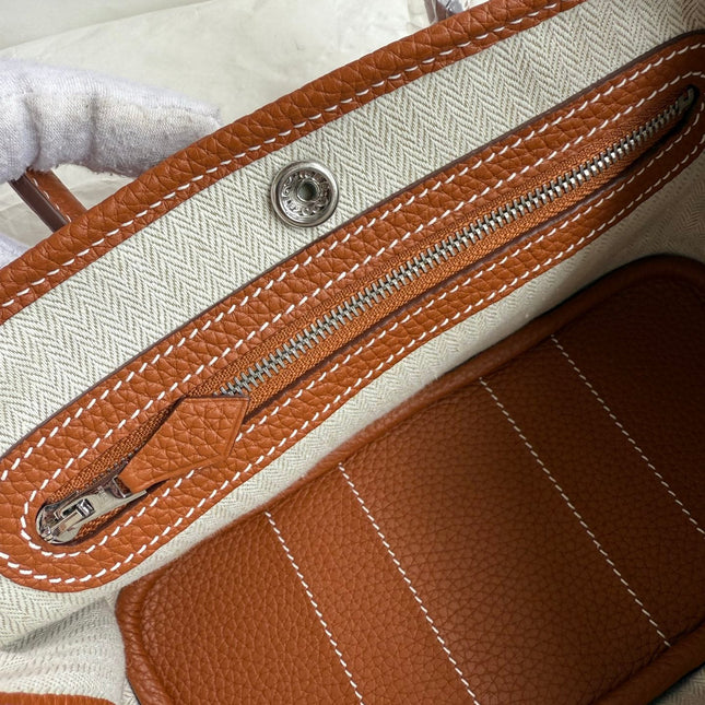 HM 25S GARDEN PARTY 23 CM IN CHESTNUT BROWN TOGO