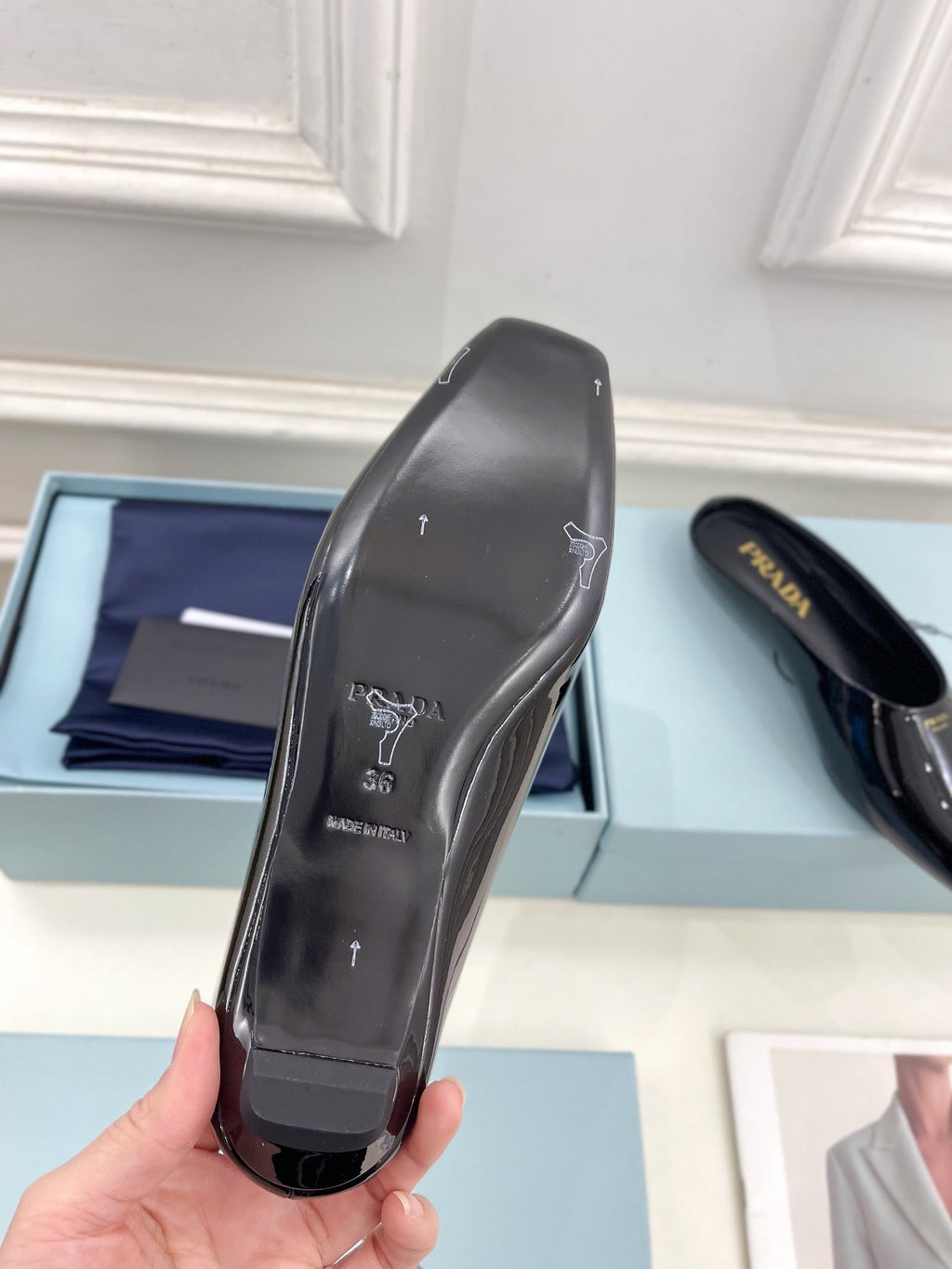 MULES SQUARE TOE IN BLACK SHINY CALFSKIN