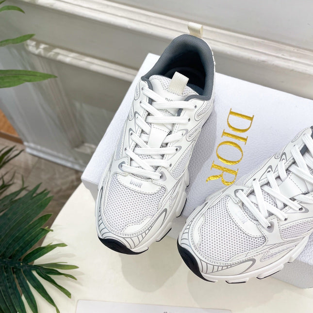 DIOR 26S SNEAKER IN WHITE GREY CALFSKIN AND MESH FABRIC