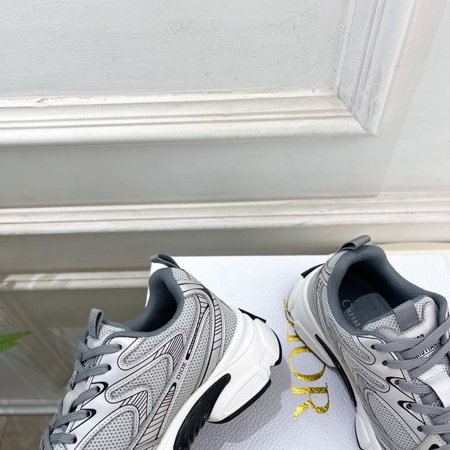 DIOR 26S SNEAKER IN GREY CALFSKIN AND MESH FABRIC