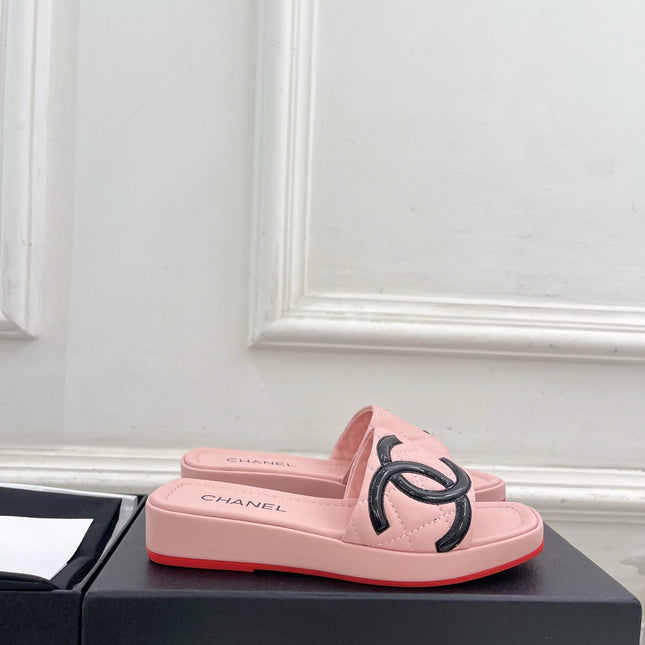 CHANEL 26S FLAT SLIDES IN LIGHT PINK LAMBSKIN WITH BLACK CC LOGO
