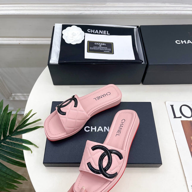 CHANEL 26S FLAT SLIDES IN LIGHT PINK LAMBSKIN WITH BLACK CC LOGO