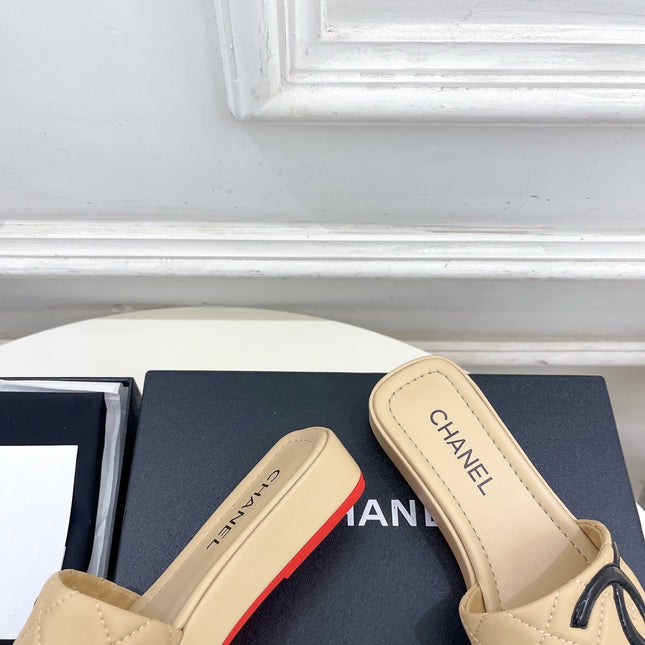 CHANEL 26S FLAT SLIDES IN BEIGE LAMBSKIN WITH BLACK CC LOGO