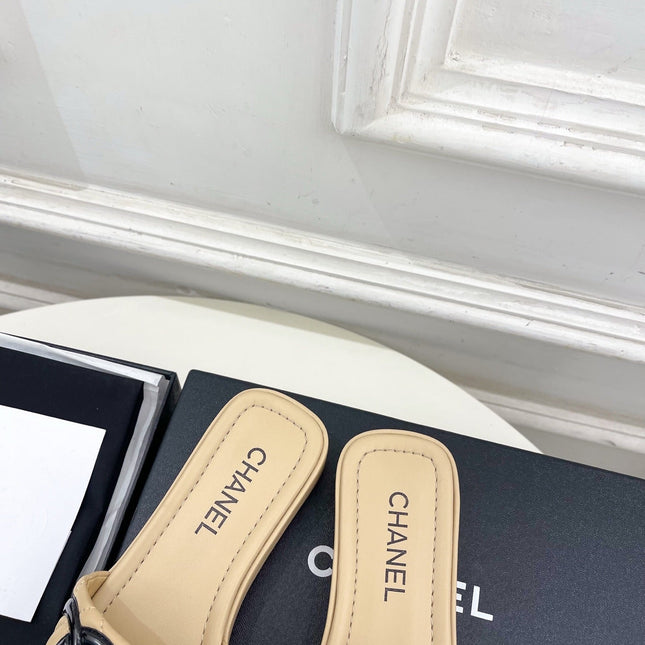 CHANEL 26S FLAT SLIDES IN BEIGE LAMBSKIN WITH BLACK CC LOGO