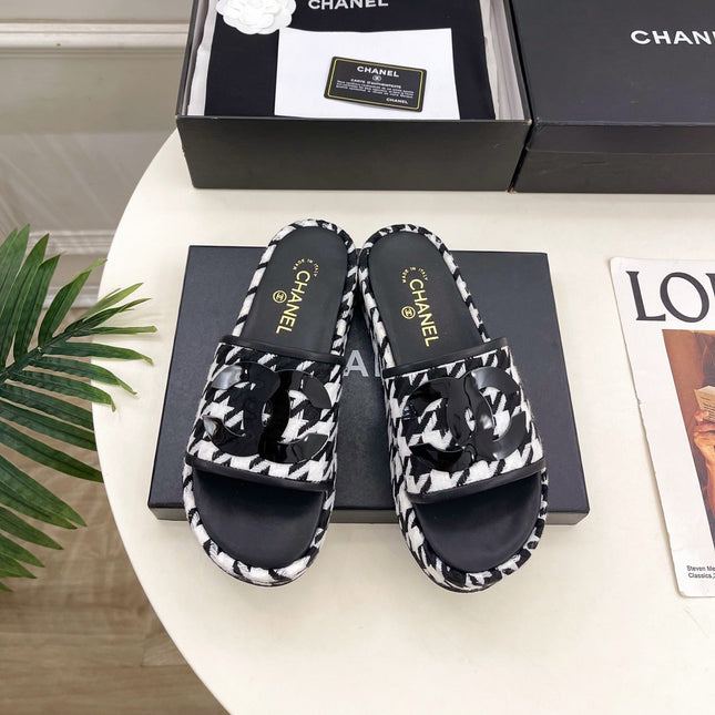 CHANEL 26S SANDALS 35 MM IN BLACK TWEED