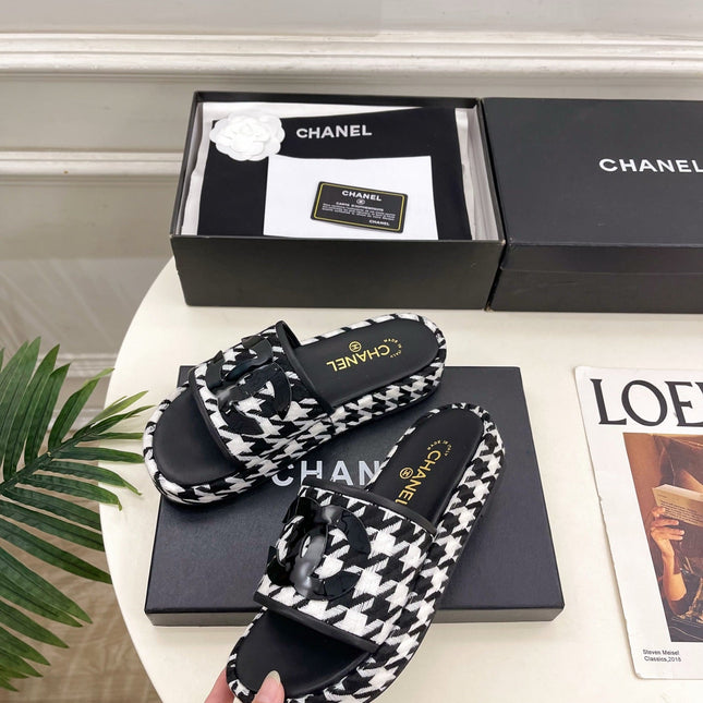 CHANEL 26S SANDALS 35 MM IN BLACK TWEED
