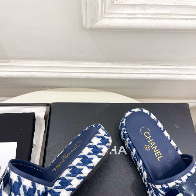 CHANEL 26S SANDALS 35 MM IN NAVY BLUE TWEED