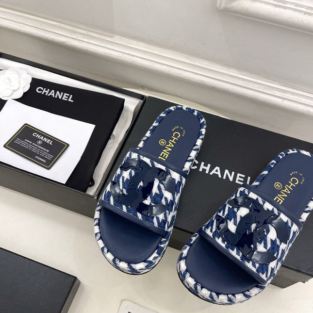 CHANEL 26S SANDALS 35 MM IN NAVY BLUE TWEED
