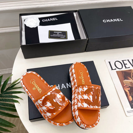 CHANEL 26S SANDALS 35 MM IN ORANGE TWEED