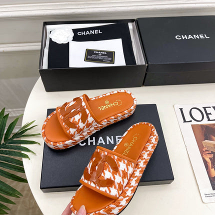 CHANEL 26S SANDALS 35 MM IN ORANGE TWEED