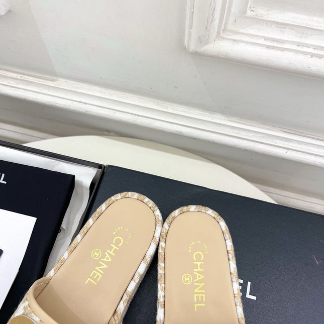 CHANEL 26S SANDALS 35 MM IN BEIGE TWEED