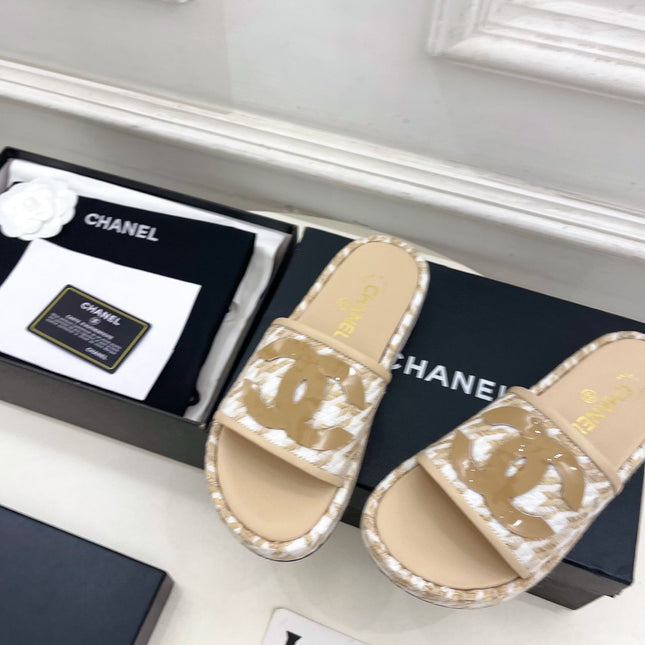 CHANEL 26S SANDALS 35 MM IN BEIGE TWEED