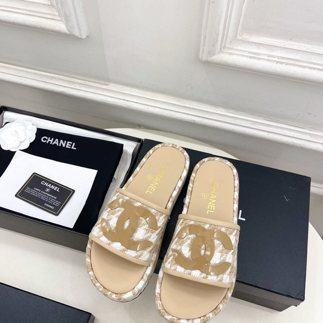 CHANEL 26S SANDALS 35 MM IN BEIGE TWEED