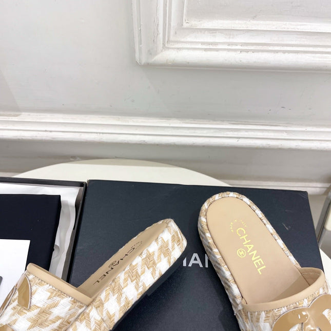 CHANEL 26S SANDALS 35 MM IN BEIGE TWEED