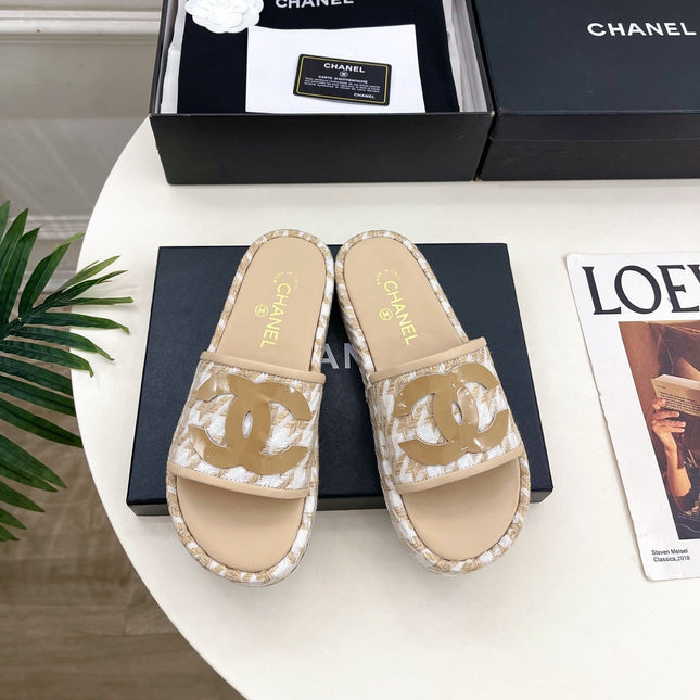 CHANEL 26S SANDALS 35 MM IN BEIGE TWEED