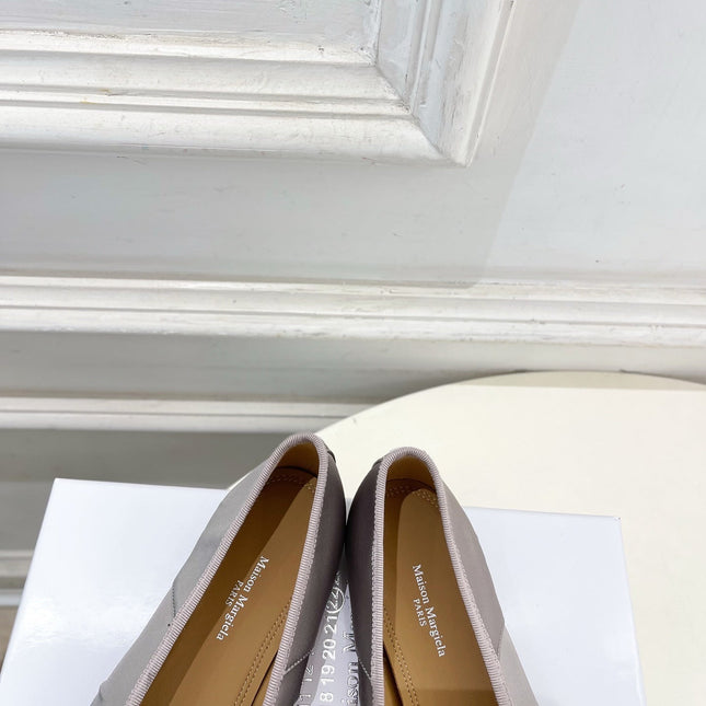 LOEWE 26S SPLIT-TOE BALLET FLATS IN GREY SILK