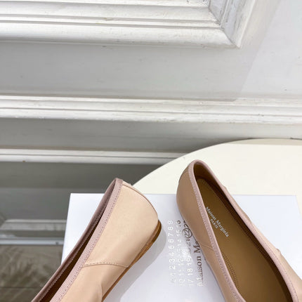 LOEWE 26S SPLIT-TOE BALLET FLATS IN NUDE PINK SILK