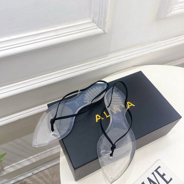 ALAIA 26S POINTED-TOE THONG SANDALS IN BLACK SATIN AND TRANSPARENT PVC