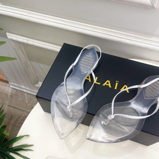 ALAIA 26S POINTED-TOE THONG SANDALS IN WHITE SATIN AND TRANSPARENT PVC