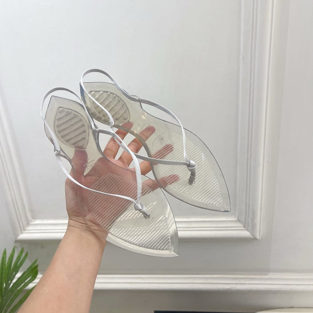 ALAIA 26S POINTED-TOE THONG SANDALS IN WHITE SATIN AND TRANSPARENT PVC