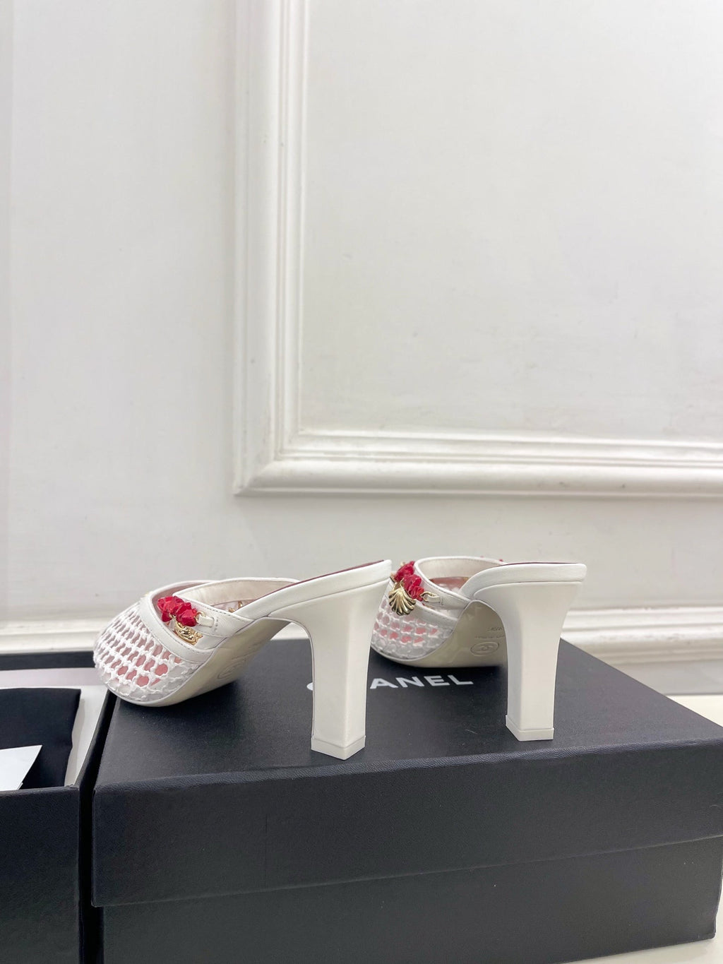 CHANEL 26S STARFISH EMBELLISHED MULE IN WHITE RED LEATHER & MESH