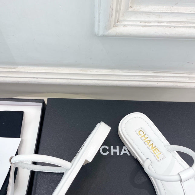 CHANEL 26S THONG SANDALS IN WHITE LAMBSKIN WITH GOLD TONE CC LOGO