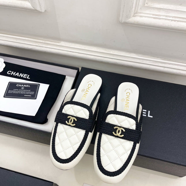 CHANEL 26S MULES IN WHITE LAMBSKIN AND BLACK FABRIC
