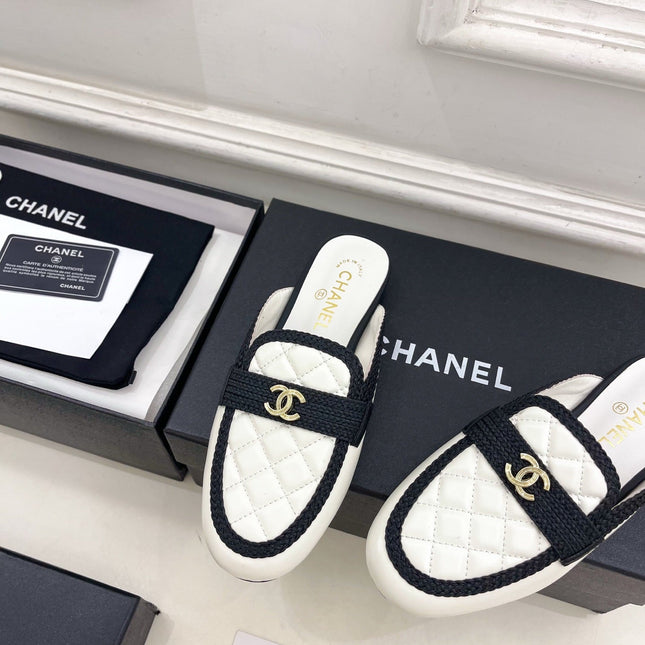 CHANEL 26S MULES IN WHITE LAMBSKIN AND BLACK FABRIC