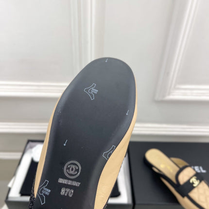 CHANEL 26S MULES IN BEIGE LAMBSKIN AND BLACK FABRIC