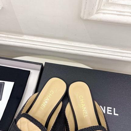 CHANEL 26S MULES IN BEIGE LAMBSKIN AND BLACK FABRIC