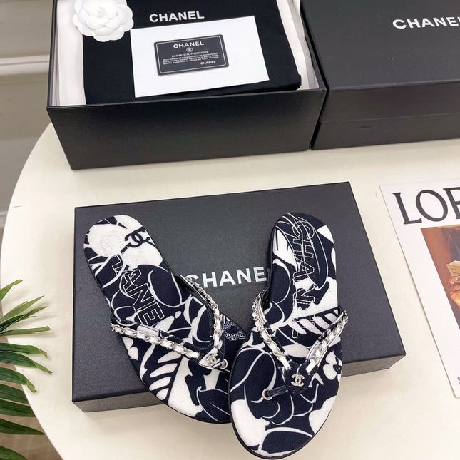 CHANEL 26S THONG SANDALS IN BLACK AND WHITE FLORAL PRINT FABRIC