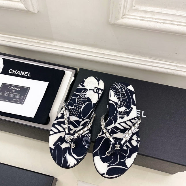 CHANEL 26S THONG SANDALS IN BLACK AND WHITE FLORAL PRINT FABRIC