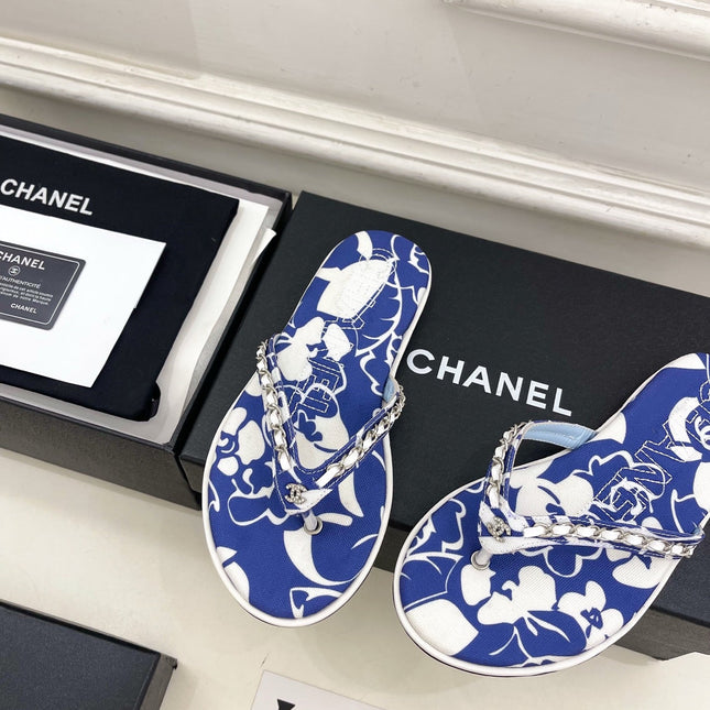 CHANEL 26S THONG SANDALS IN BLUE AND WHITE FLORAL PRINT FABRIC