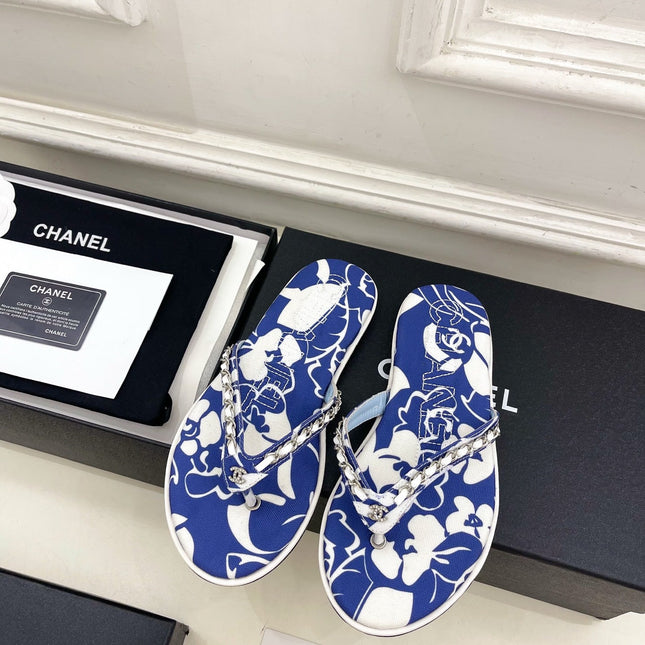 CHANEL 26S THONG SANDALS IN BLUE AND WHITE FLORAL PRINT FABRIC