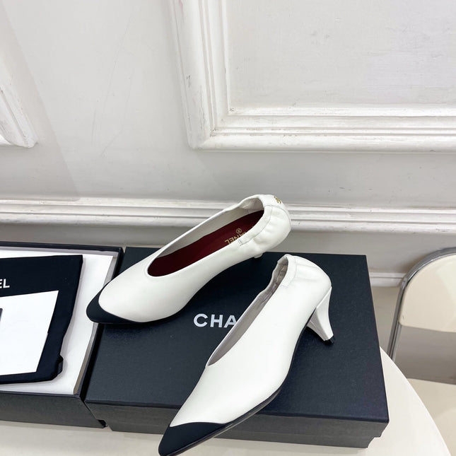 CHANEL 26S SQUARE TOE PUMPS 50 MM IN WHITE LAMBSKIN WITH BLACK TOE CAP