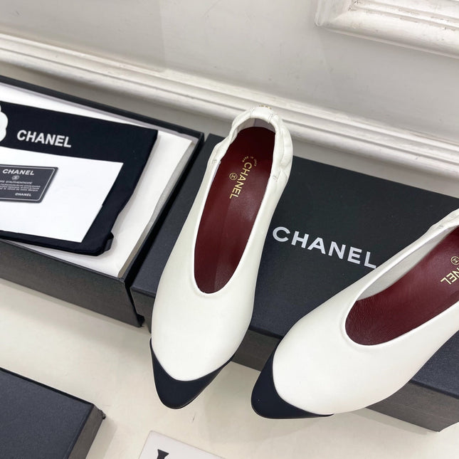 CHANEL 26S SQUARE TOE PUMPS 50 MM IN WHITE LAMBSKIN WITH BLACK TOE CAP
