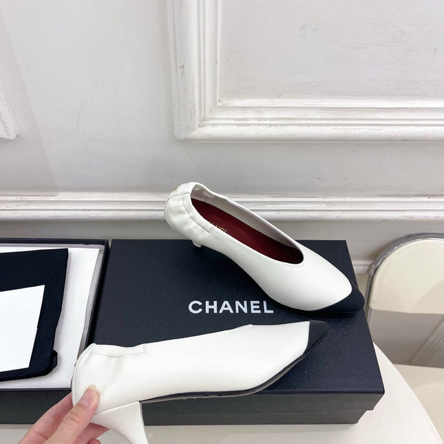 CHANEL 26S SQUARE TOE PUMPS 50 MM IN WHITE LAMBSKIN WITH BLACK TOE CAP