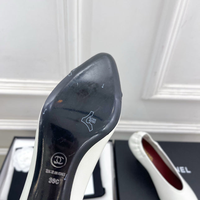 CHANEL 26S SQUARE TOE PUMPS 50 MM IN WHITE LAMBSKIN WITH BLACK TOE CAP