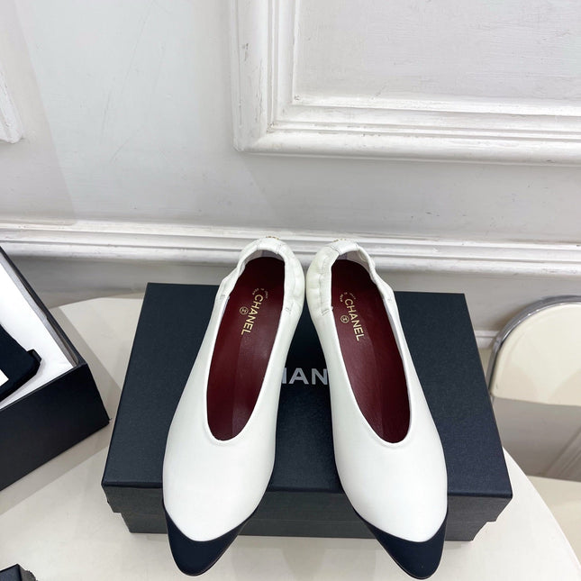 CHANEL 26S SQUARE TOE PUMPS 50 MM IN WHITE LAMBSKIN WITH BLACK TOE CAP