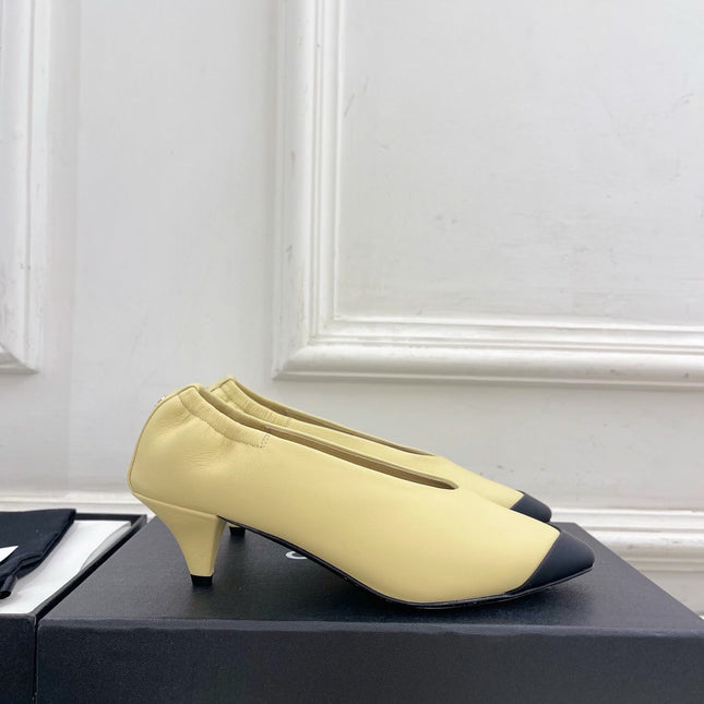 CHANEL 26S SQUARE TOE PUMPS 50 MM IN LIGHT YELLOW LAMBSKIN WITH BLACK TOE CAP