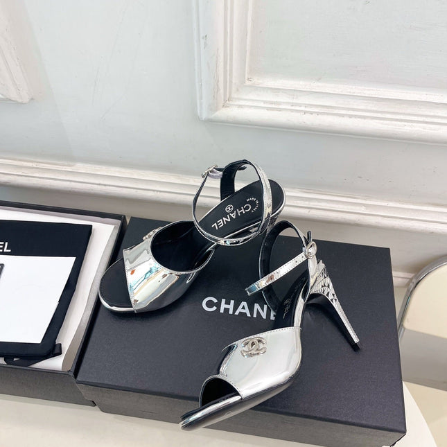CHANEL 26S HIGH HEEL SLINGBACK SANDALS 90 MM IN SILVER LAMBSKIN WITH CC LOGO
