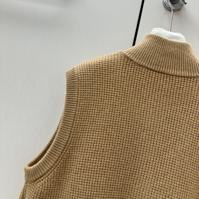 LORO PIANA 26S HIGH-NECK BUTTONED KNIT VEST 912
