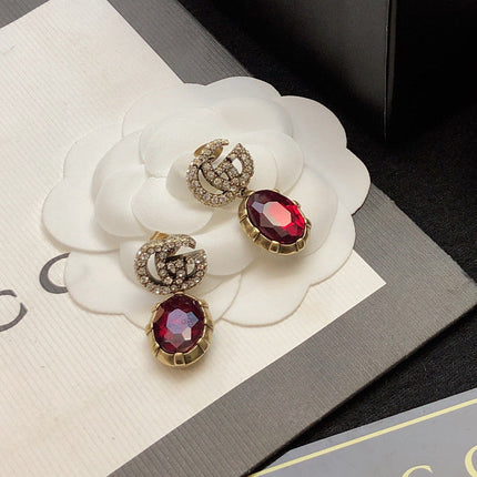 GUCCI 26S DOUBLE G LOGO RED CRYSTAL OVAL DROP EARRINGS IN ANTIQUE GOLD TONE METAL 6290263