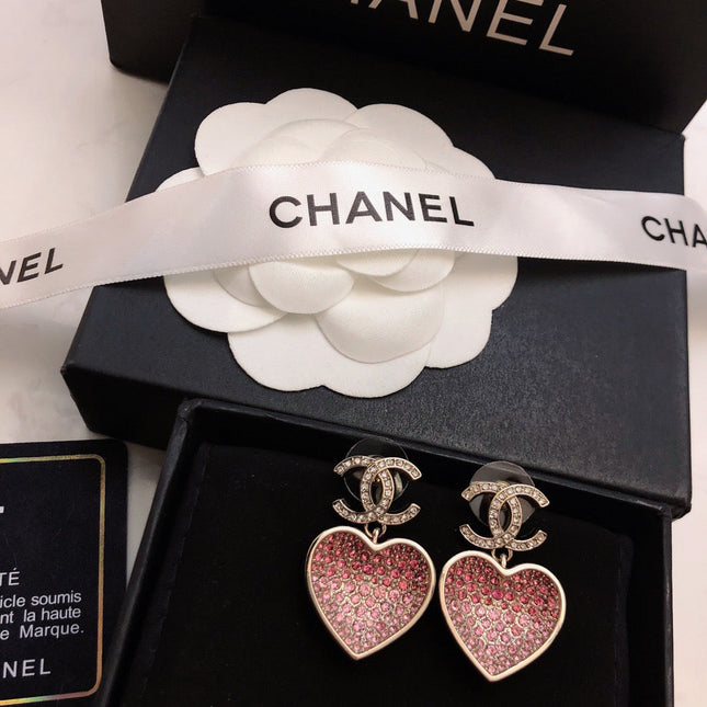 CHANEL 26S DOUBLE C LOGO PINK GRADIENT PAVE CRYSTAL HEART DROP EARRINGS IN GOLD METAL 631079