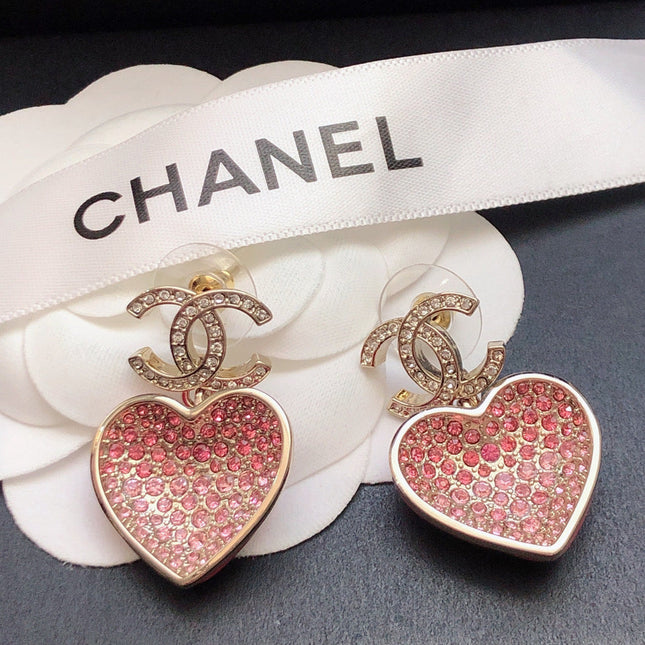 CHANEL 26S DOUBLE C LOGO PINK GRADIENT PAVE CRYSTAL HEART DROP EARRINGS IN GOLD METAL 631079
