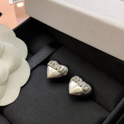 MIUMIU 26S HEART LOGO STUD EARRINGS WITH PEARL DETAILS IN SILVER TONE METAL 630844