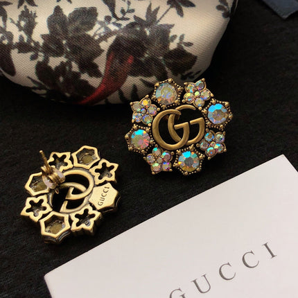 GUCCI 26S DOUBLE G LOGO MULTICOLOR CRYSTAL FLORAL STATEMENT STUD EARRINGS IN AGED GOLD TONE METAL 629028
